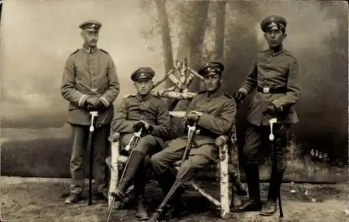 Foto Ak Dallgow Döberitz im Havelland, Truppenübungsplatz, Offiziere in Uniformen