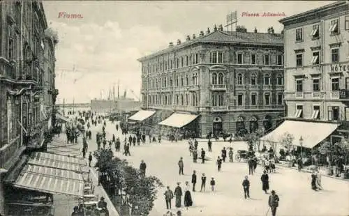 Ak Rijeka Fiume Kroatien, Piazza Adamich, Straßenpartie, Hotel