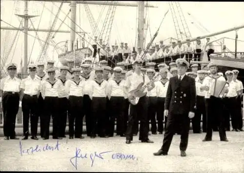 Ak Marinechor Blaue Jungs aus Bremerhaven, Portrait, Autogramm