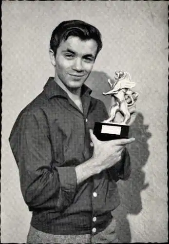 Ak Schauspieler, Sänger, Gus Backus, Portrait, Goldener Löwe