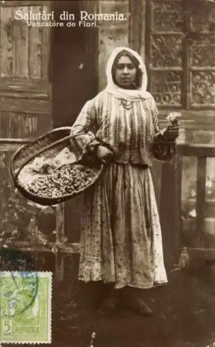 Ak Rumänien, Frau in Tracht, Blumenverkäuferin
