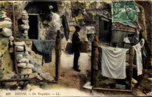 Ak Dieppe Seine-Maritime, Ein Höhlenbewohner