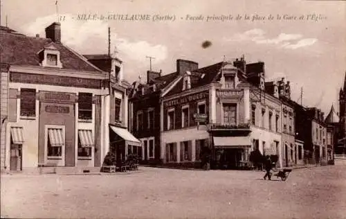 Ak Sillé le Guillaume Sarthe, Hauptfassade des Place de la Gare, Kirche