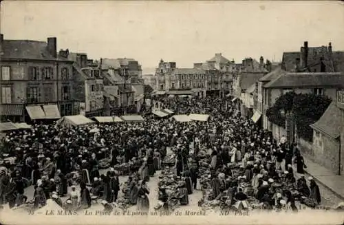 Ak Le Mans Sarthe, La Place de l'Éperon un Jour de Marché