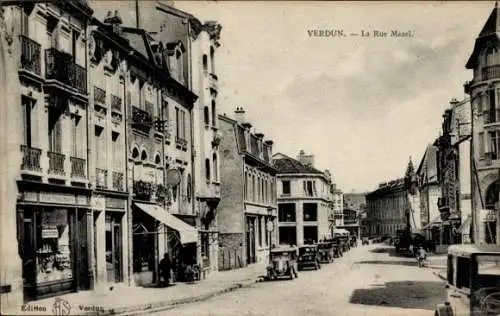 Ak Verdun Meuse, La Rue Mazel, Straßenpartie mit Geschäften