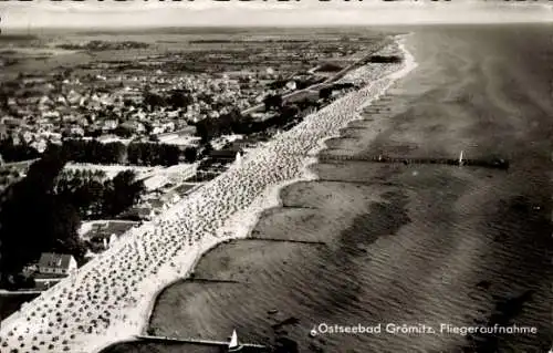Ak Ostseebad Grömitz in Holstein, Gesamtansicht, Fliegeraufnahme