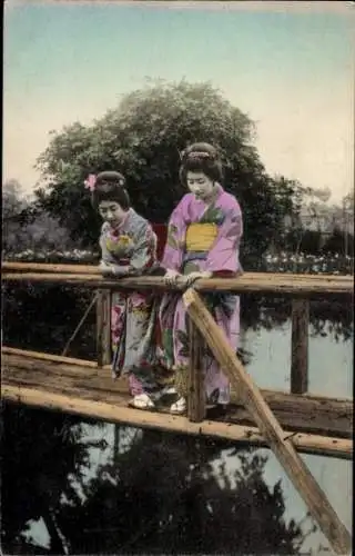 Ak Zwei Frauen in japanischer Volkstracht, Brücke