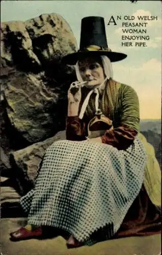 Ak Wales, Junge Frau in Volkstracht, Pfeife