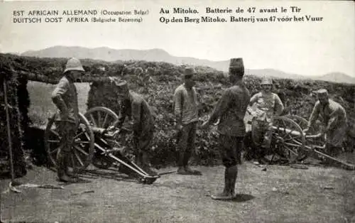 Ak Belgisch Kongo Demokratische Republik Kongo Zaire, Bei Mitoko, Batterie von 47 vor dem Abfeuern
