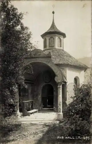 Ak Hall in Tirol, Blick auf eine Kapelle