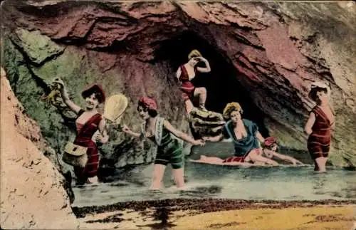 Ak Frauen im Wasser, Bademode, Anglerin, Krebs, Höhle