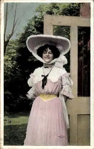 Ak Frau in rosa Kleid mit Hut
