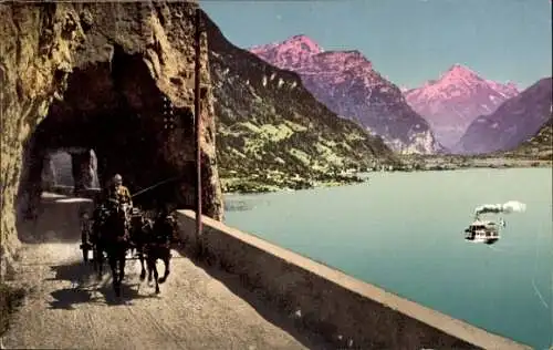 Ak Flüelen Kanton Uri, Axenstraße mit Bristenstock, Kutsche