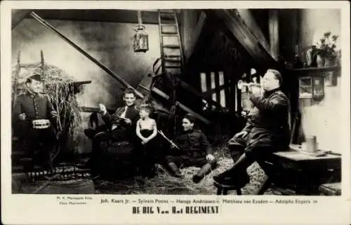 Ak Filmszene aus De Big Van Het Regiment, Kaart, Poons, Andriesen, van Eysden, Engers