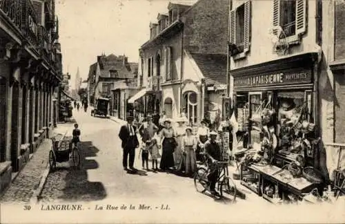 Ak Langrune Calvados, La Rue de la Mer, A la Parisienne