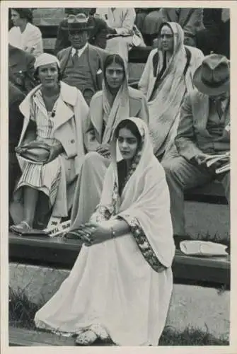 Sammelbild Olympia 1936, Inderinnen beim Polospiel Deutschland Indien