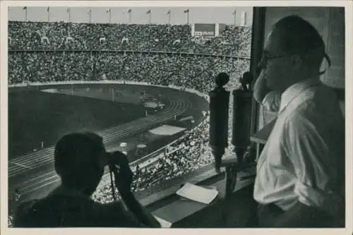 Sammelbild Olympia 1936, Rundfunksprecher in seiner Zelle im Stadion