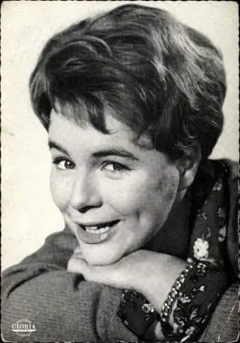 Ak Schauspielerin Conny, Portrait