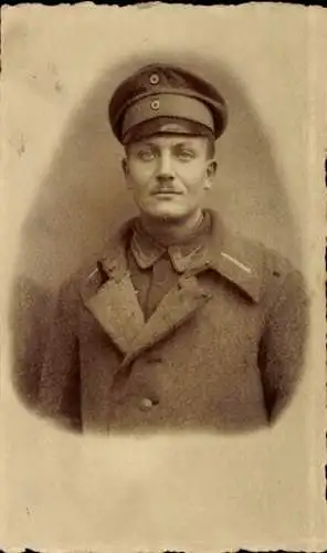 Foto Ak Beverloo Beverlo Beringen Flandern Limburg, Deutscher Soldat in Uniform, I WK