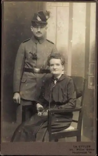 Kabinett Foto Mann in Uniform mit Frau, Portrait, Jäger