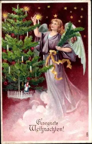 Präge Ak Frohe Weihnachten, Engel schmückt Tannenbaum
