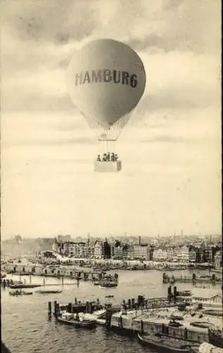 Ak Hamburg, Ballon über der Stadt