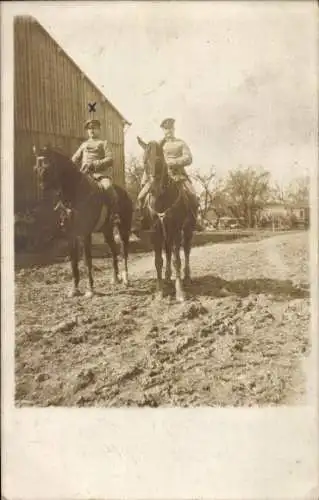 Foto Ak Deutsche Soldaten in Uniformen auf Pferden, Res. Feld Artl. Rgt. 15 5. Batterie, I WK