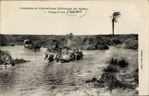 Ak Marokko, Soldaten überqueren den Fluss in ihren Gefährten
