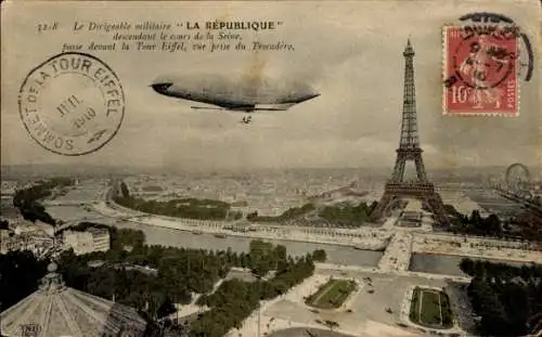 Ak Paris XVI Trocadéro, Eiffelturm, französisches Militär-Luftschiff La Republique