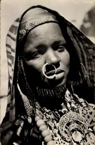 Ak Sahara, Touboue-Frau, geschmückt mit ihrem Schmuck