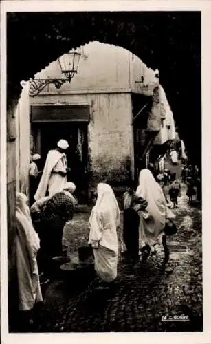 Ak Algier Algier Algerien, Kasbah, Brunnen der Rue N'Fissah