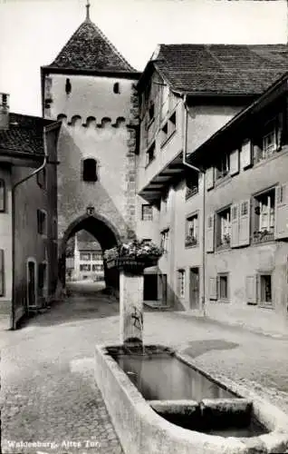 Ak Waldenburg Kanton Basel Land, Altes Tor, Brunnen