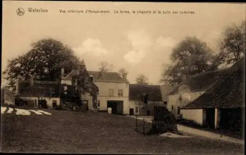 Ak Waterloo Wallonisch Brabant, Vue Interieure d'Hougoumont, Le ferme, la chapelle, le puits