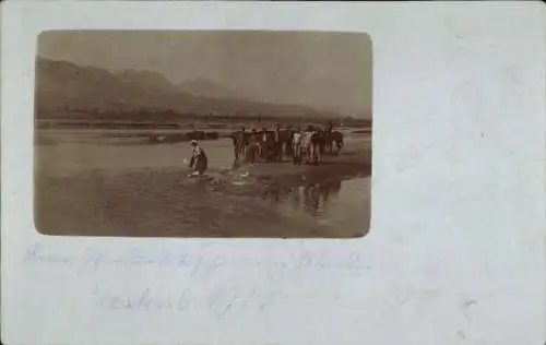 Foto Ak Skopje Üsküb Mazedonien, Landschaft, Soldaten