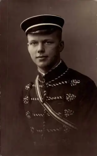 Studentika Foto Ak Student mit Schmiss auf der Wange, Portrait