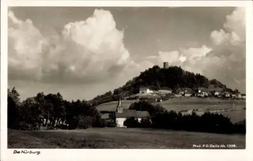 Ak Nürburg in Rheinland Pfalz, Panorama vom Ort u. Kapelle