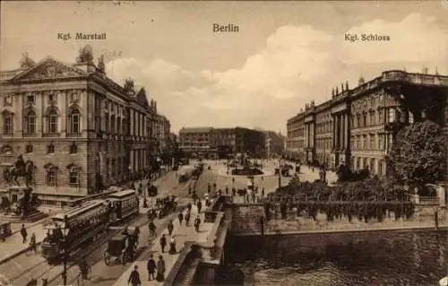 Ak Berlin Mitte, königlicher Marstall, königliches Schloss, Straßenbahnen