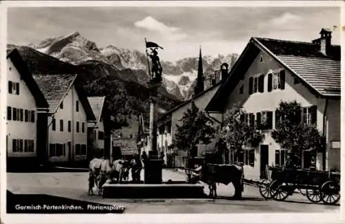 Ak Garmisch Partenkirchen in Oberbayern, Floriansplatz, Denkmal, Brunnen, Kutsche