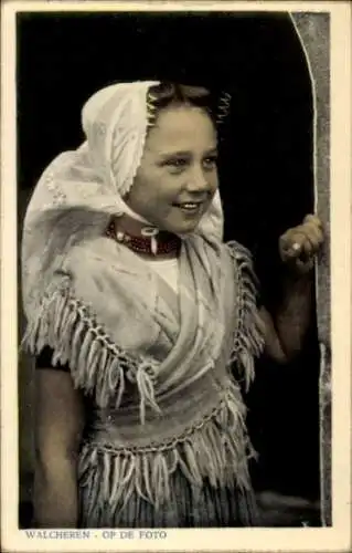 Ak Walcheren Zeeland, Mädchen in niederländischer Volkstracht, Porträt