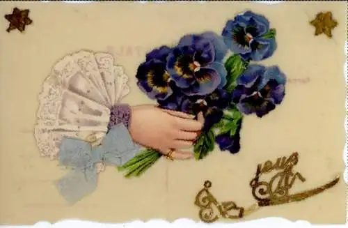 Zelluloid Ak Weibliche Hand, Stiefmütterchen, Stoffschleife