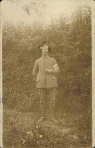 Foto Ak Deutscher Soldat in Uniform, Sanitäter, Portrait