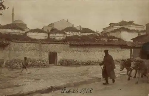 Foto Ak Skopje Üsküb Mazedonien, Straßenpartie, Moschee, Soldat