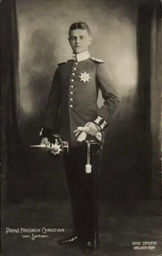 Ak Prinz Friedrich Christian von Sachsen, Standportrait, Uniform