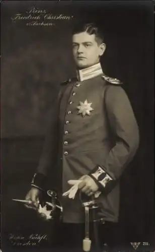 Ak Prinz Friedrich Christian von Sachsen, Portrait in Uniform, Pickelhaube