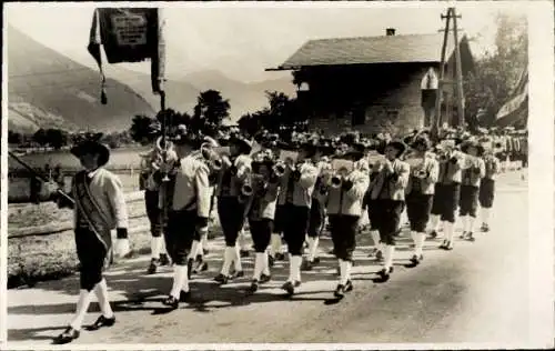 Foto Ak Fügen im Zillertal Tirol, Ortsmusikkapelle, Trachten