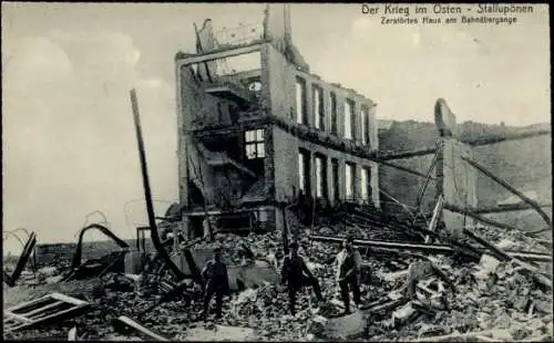 Ak Nesterow Stallupönen Ostpreußen, Zerstörtes Haus, Bahnübergang, I. WK