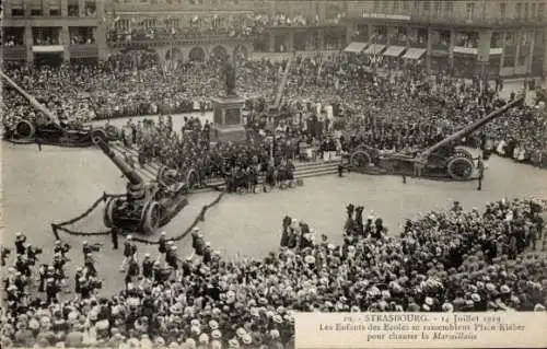 Ak Strasbourg Straßburg Elsass Bas Rhin, Les Enfants des Ecoles se rassemblent Place Kleber