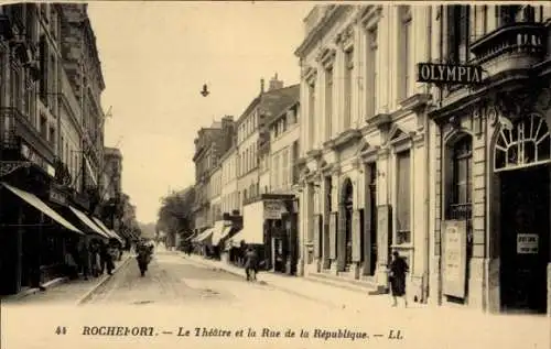 Ak Rochefort sur Mer Charente Maritime, Theater, Rue de la République