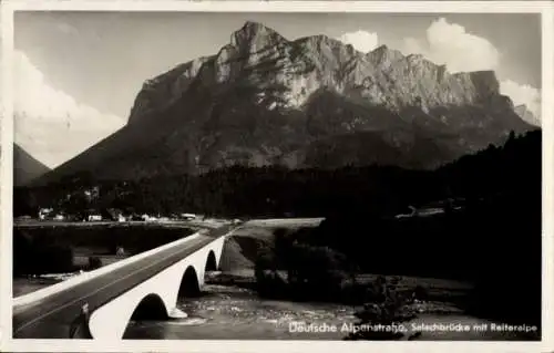 Ak Bad Reichenhall in Oberbayern, Saalachbrücke, Reiteralpe, Deutsche Alpenstraße