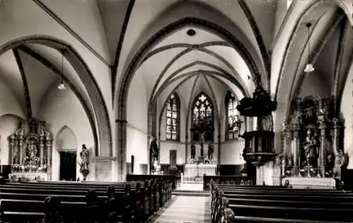 Ak Bernkastel Kues an der Mosel, St. Michaelkirche, Innenraum